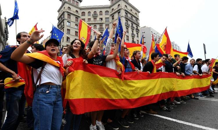 Demonstranti u Barceloni traže hapšenje Carlesa Puidgemonta